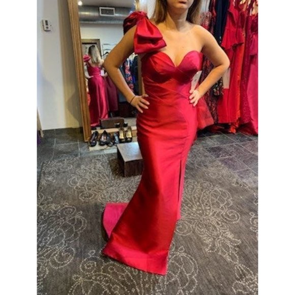 Evening gown - Picture 1 of 8